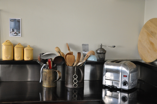 kitchen - mel chesneau | armoire pegs & casserole copy
