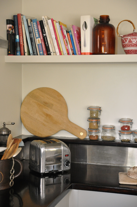 kitchen - mel chesneau | armoire pegs & casserole