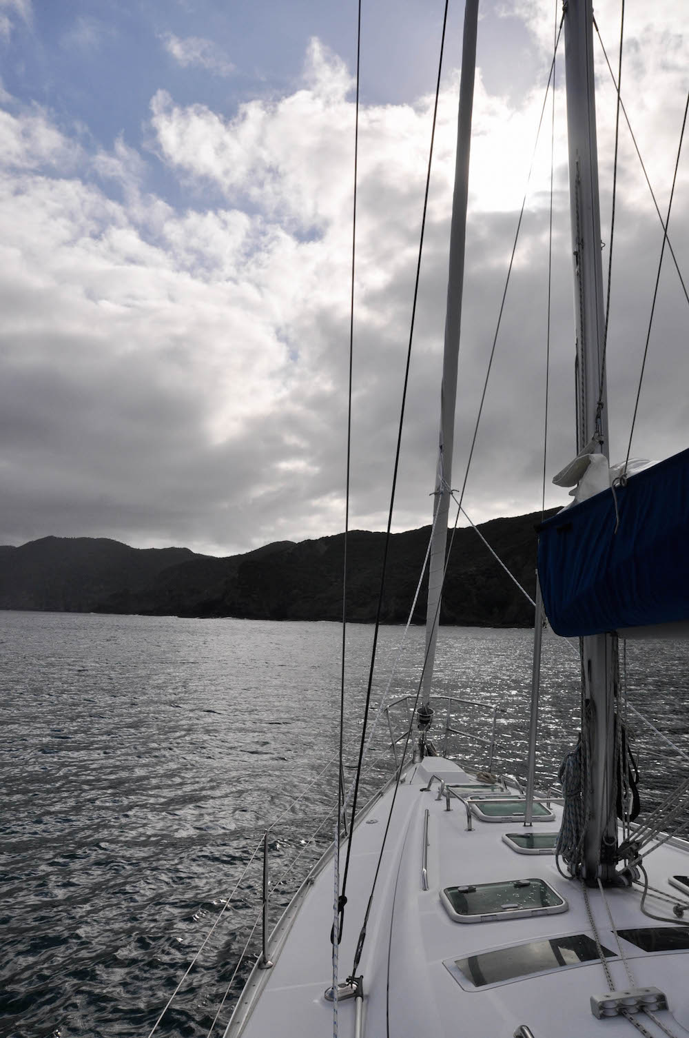 sailing the bay of islands .